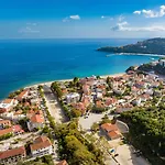Odysseus Palace 아파트호텔 포로스