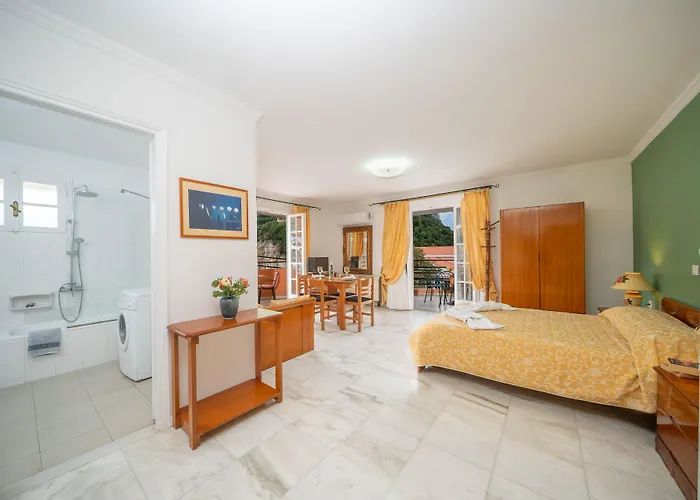 Odysseus Palace Aparthotel 3*