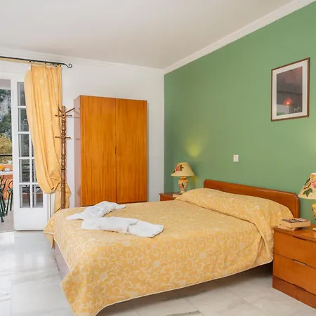 Odysseus Palace Aparthotel 4*