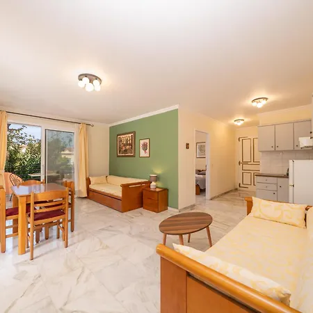 Odysseus Palace מלון דירות 4*