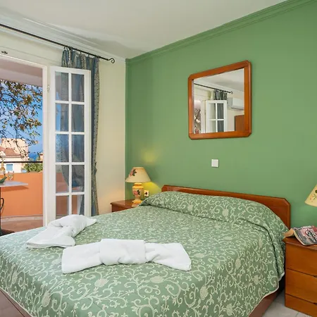 Lägenhetshotell Odysseus Palace Poros (Kefalonia)