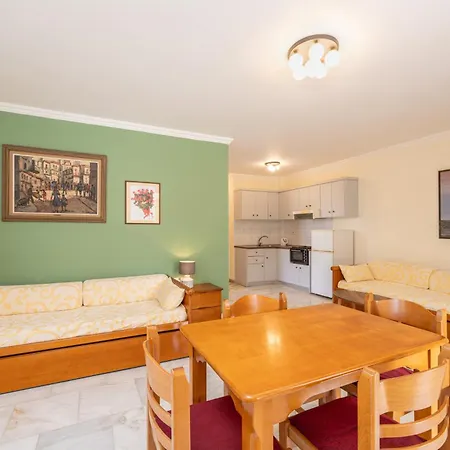 Odysseus Palace 3* Poros (Kefalonia)