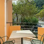 Apart Otel Odysseus Palace Poros (Kefalonia)