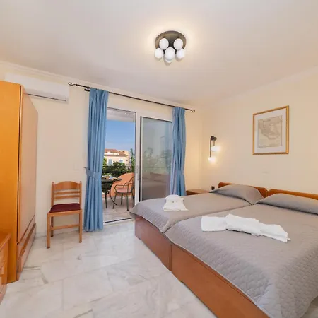 Odysseus Palace Aparthotel 4*