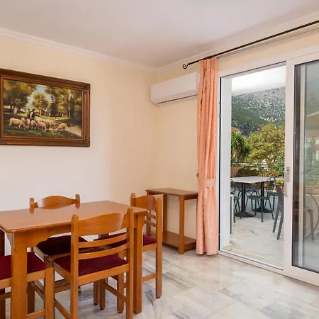 Odysseus Palace 4* Poros (Kefalonia)