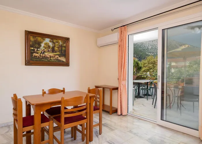 Odysseus Palace 4* Poros (Kefalonia)